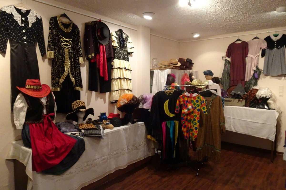 Letzte Chance! Kostüme aus dem großen Fundus des Kirchenchores am 12.04.2026 ab 14.00 Uhr im Heimathaus!!! 