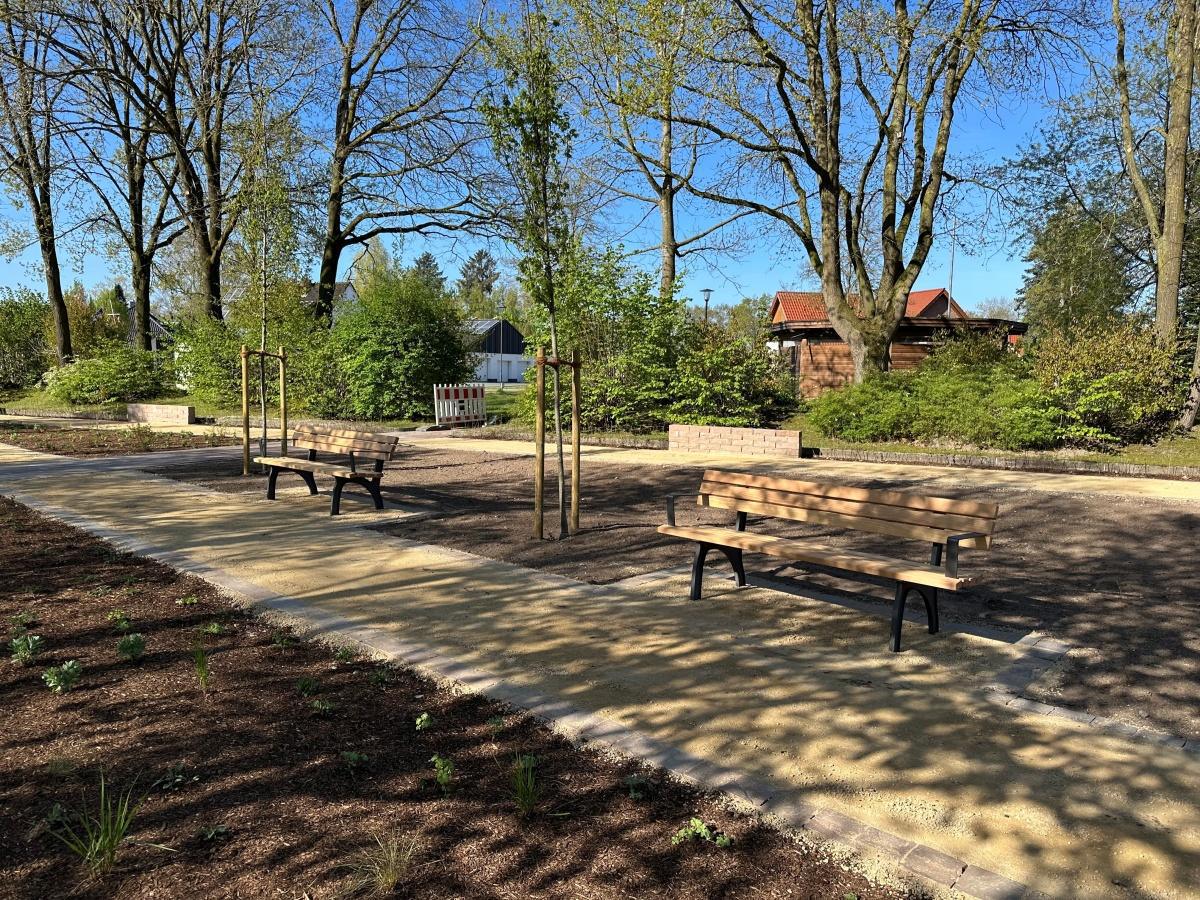 Kirchenvorplatz in Sustrum-Moor neugestaltet