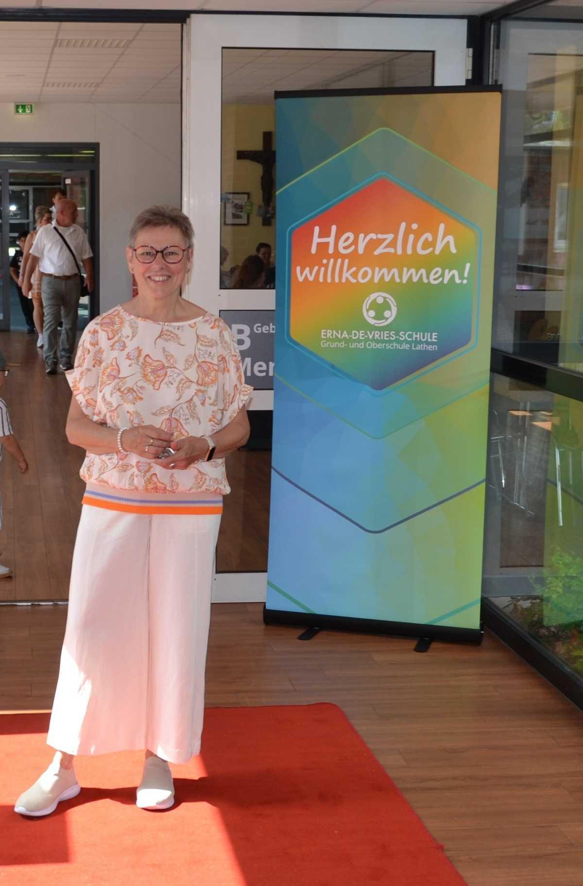 Mit Herz und großem Engagement: Erna-de-Vries-Schule verabschiedet Karin Triphaus