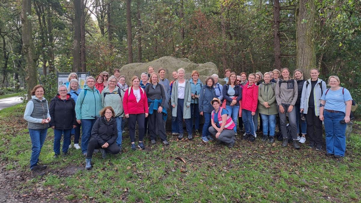37 Frauen pilgern von Werlte nach Lorup: Muscheln, Gegenwind und viele kleine Glücksmomente auf dem Hümmlinger Pilgerweg