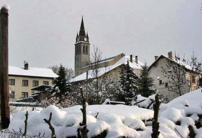 A 1800 m et autour de 2050 ce village du Champsaur et la proche station de ski verraient leur saison blanche réduite de deux mois (photo MN)