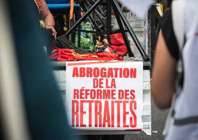 REFORME DES RETRAITES SUSPENDUE A UN FIL REFORME DES RETRAITES SUSPENDUE A UN FIL