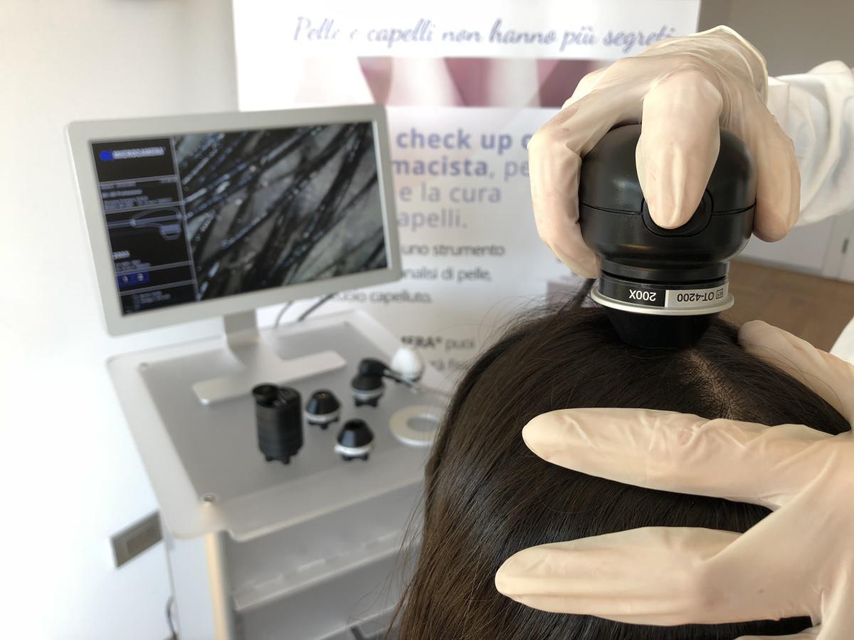 Esame del capello e del cuoio capelluto Esame del capello e del cuoio capelluto