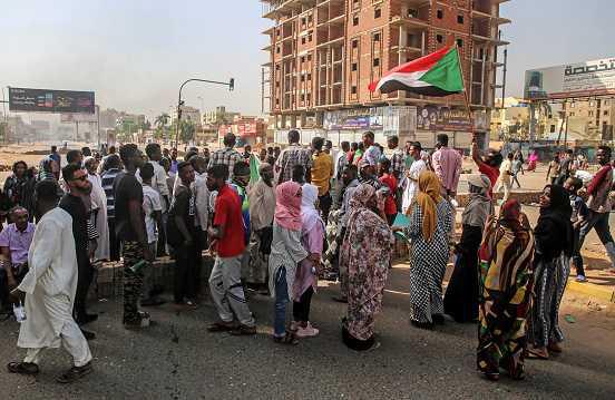 Sudão: exército declara Estado de emergência