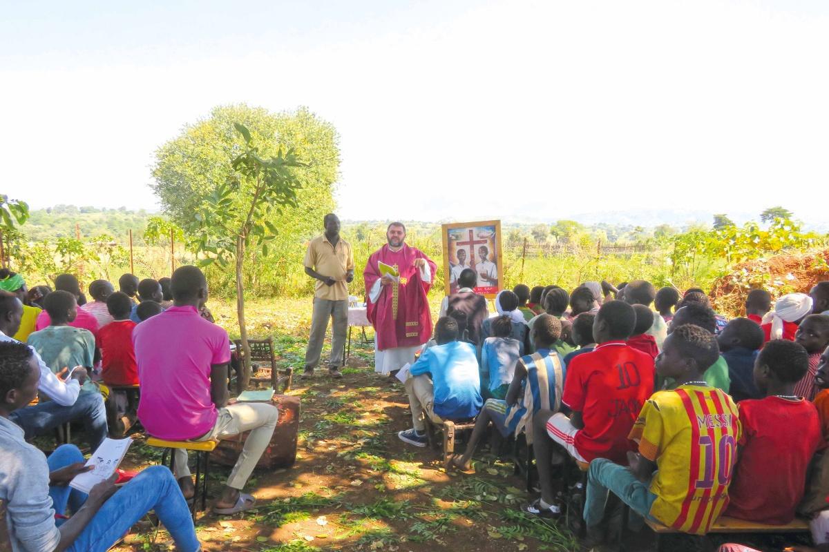 Missionários de esperança, tema do mês
