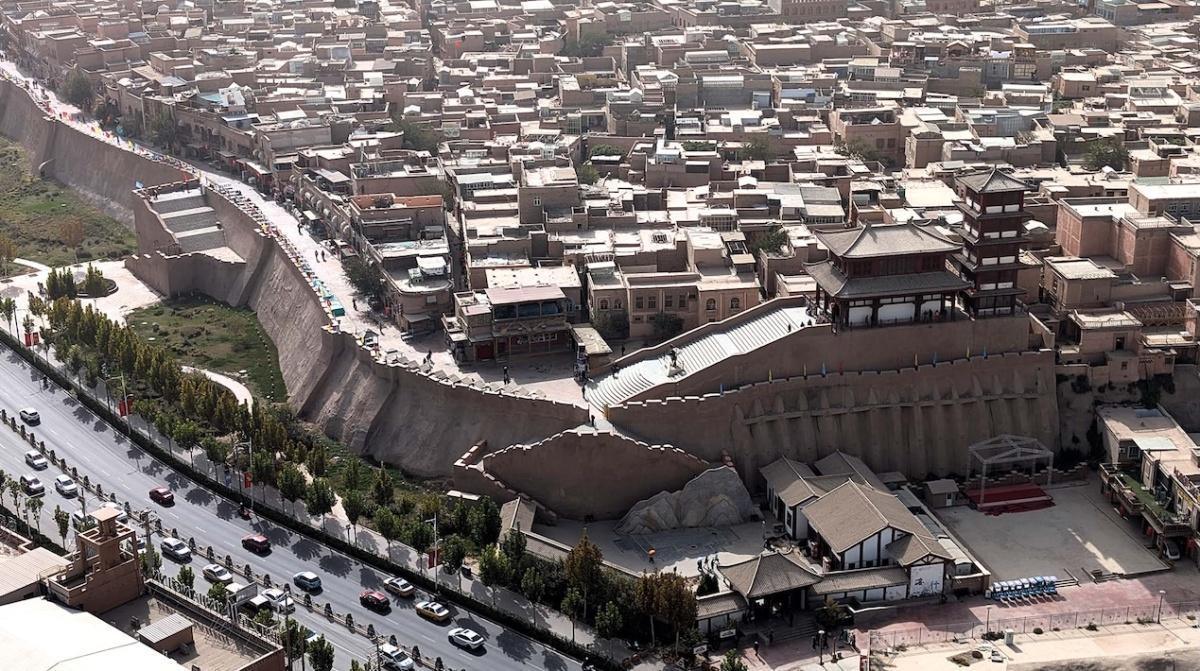 Sob (apertada) vigilância