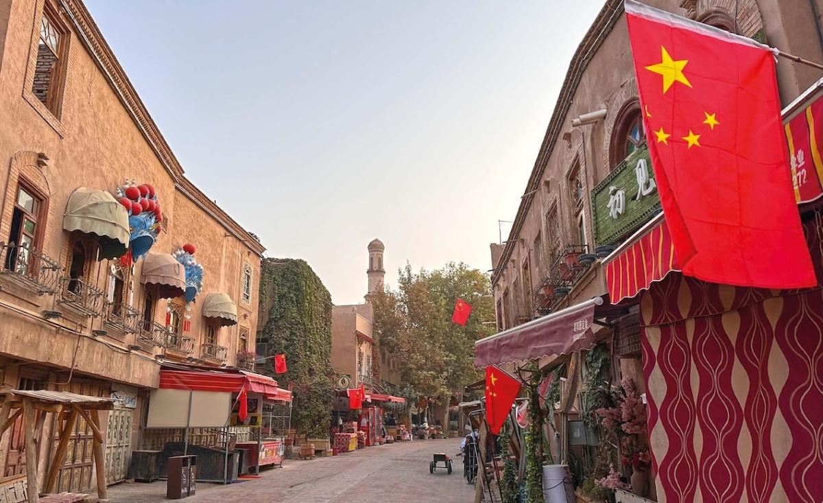 Sob (apertada) vigilância