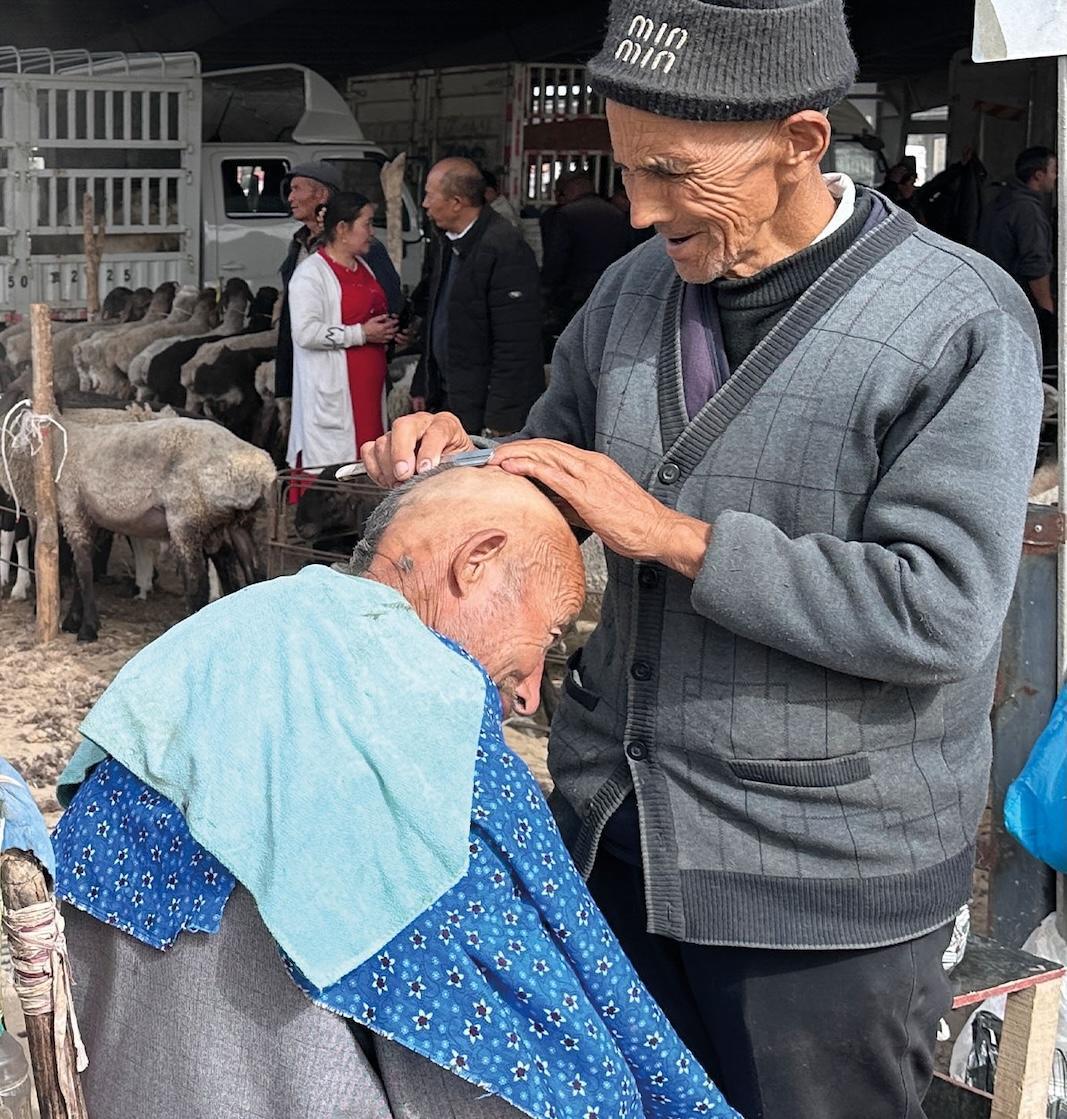 Sob (apertada) vigilância
