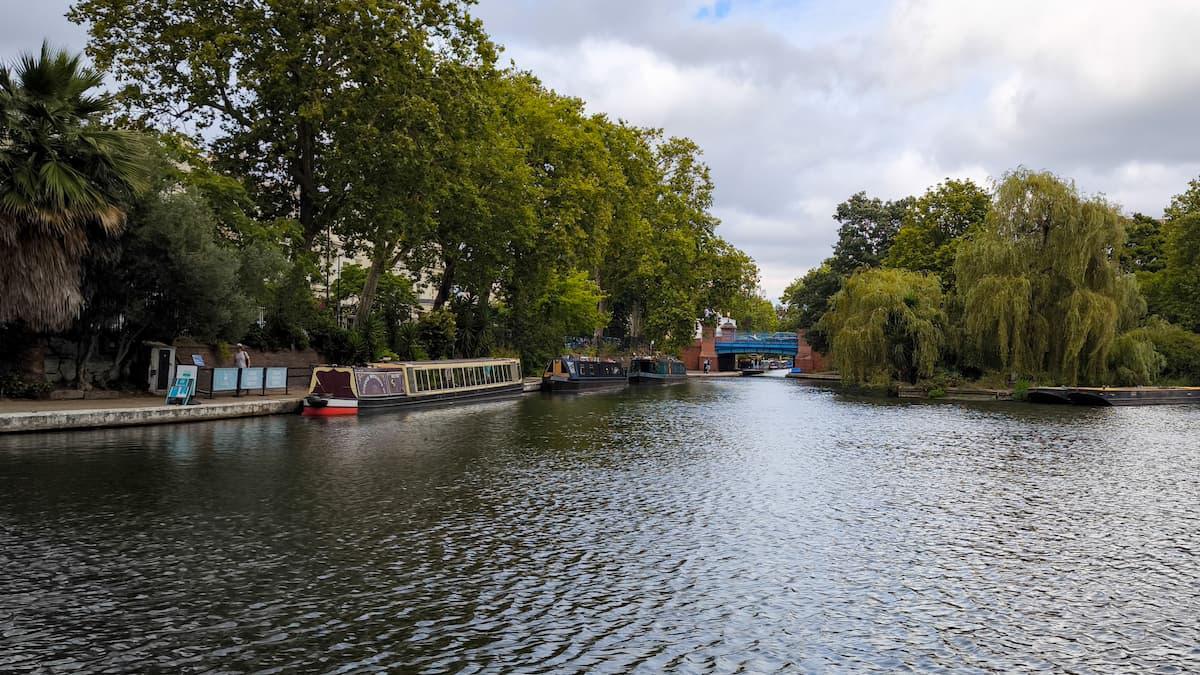 Paseo en barco desde Little Venice al mercado de Camden Lock (Londres) Paseo en barco desde Little Venice al mercado de Camden Lock (Londres)