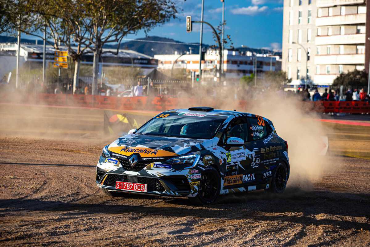 Estreno en tierra para los Renault Clio Rally5 de la Beca U24 Estreno en tierra para los Renault Clio Rally5 de la Beca U24