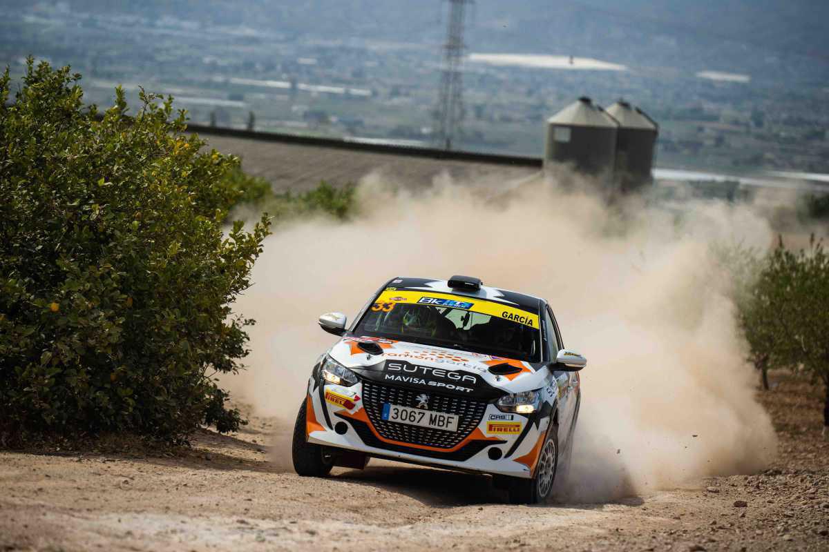 Sergi Pérez vence también en tierra Sergi Pérez vence también en tierra