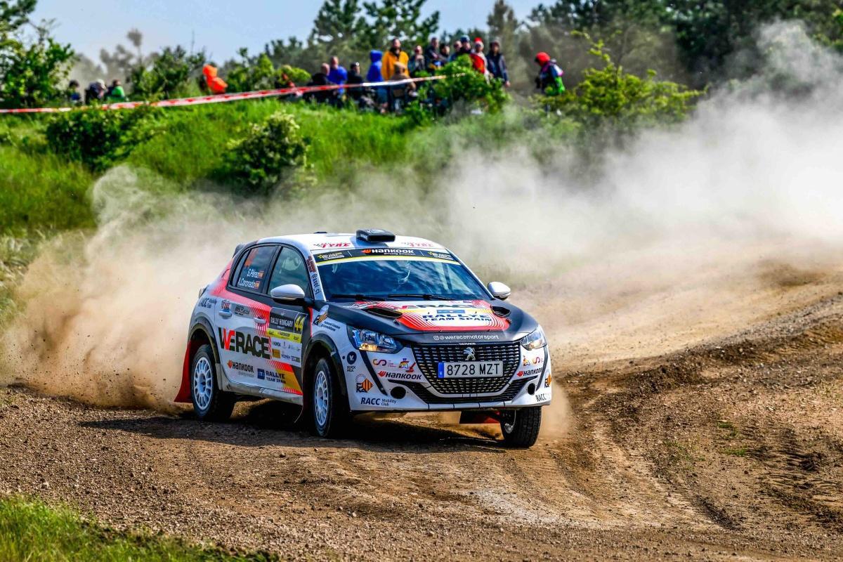 Sergi Pérez salva los muebles en Hungría, a pesar de los pinchazos Sergi Pérez salva los muebles en Hungría, a pesar de los pinchazos