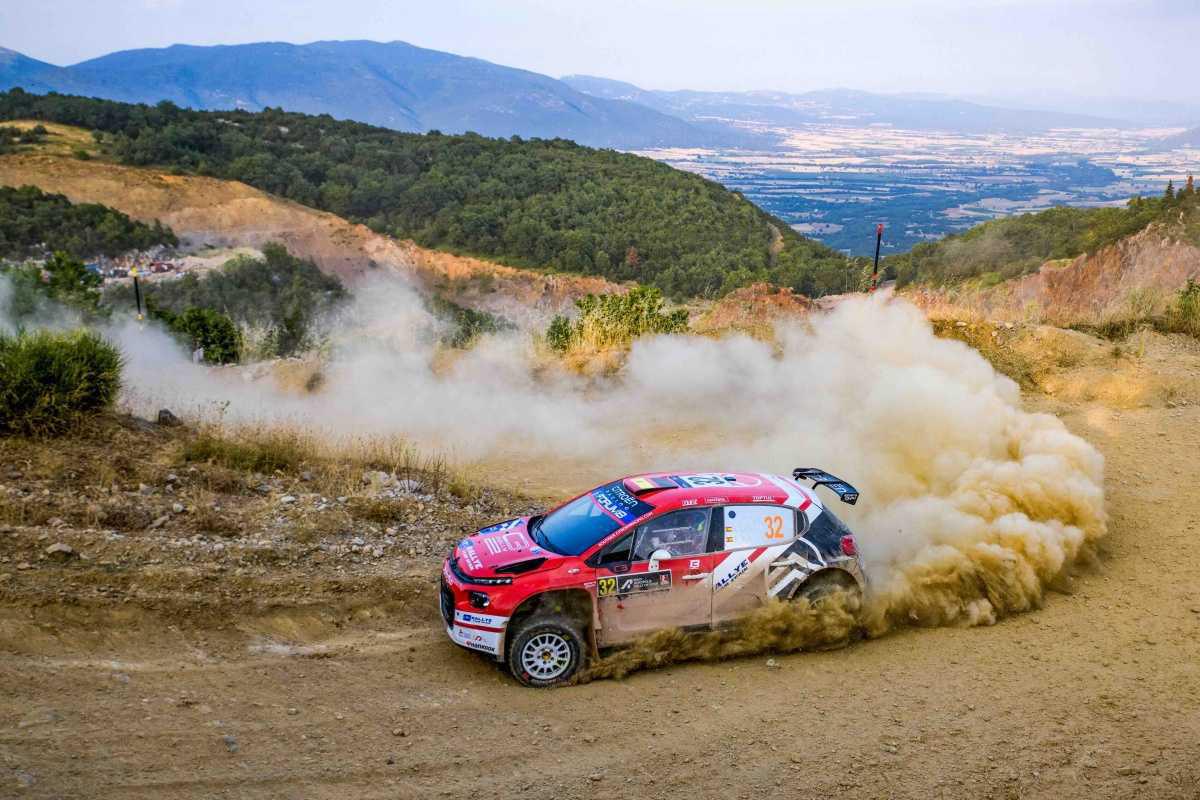 El Rallye Team Spain, en el podio de Grecia con Alejandro Cachón El Rallye Team Spain, en el podio de Grecia con Alejandro Cachón