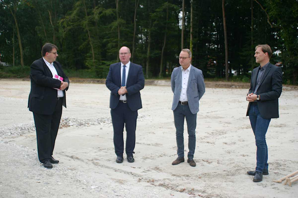 Erste Spatenstiche für die neue KiTa in Emmeln