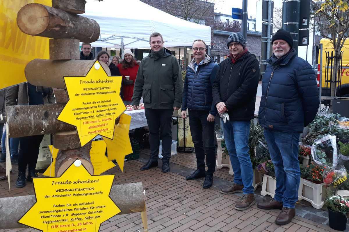 Info-Stand der Caritas auf dem Marktplatz Info-Stand der Caritas auf dem Marktplatz