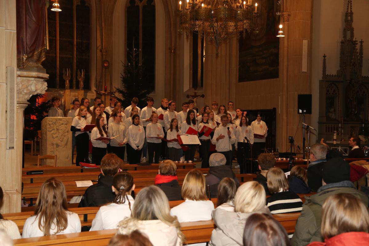 Tolles Konzert der Gymnasium-Musiker in der Clemenskirche (mit Videos) Tolles Konzert der Gymnasium-Musiker in der Clemenskirche (mit Videos)