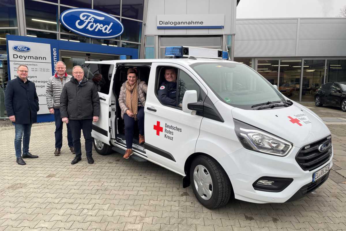 DRK-Ortverein Haren freut sich über neues Fahrzeug DRK-Ortverein Haren freut sich über neues Fahrzeug