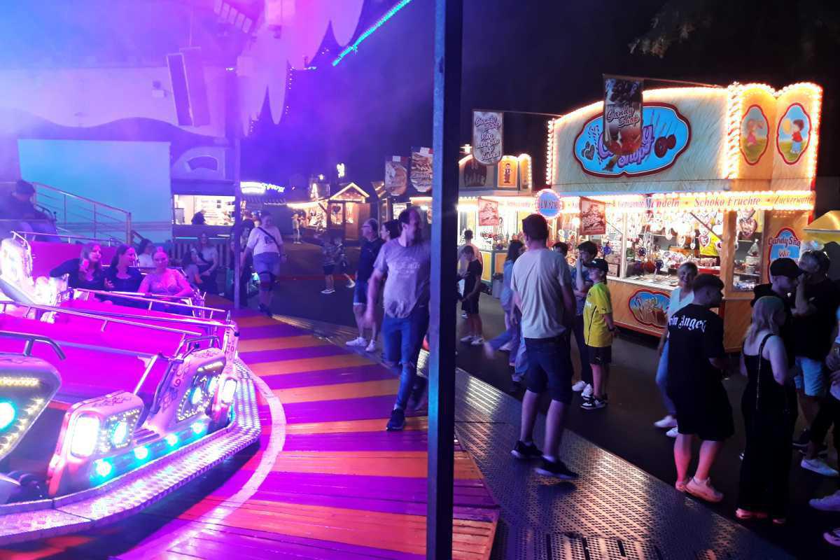 Feuerwerk leitet Rütenbrocker Kirmes ein Feuerwerk leitet Rütenbrocker Kirmes ein