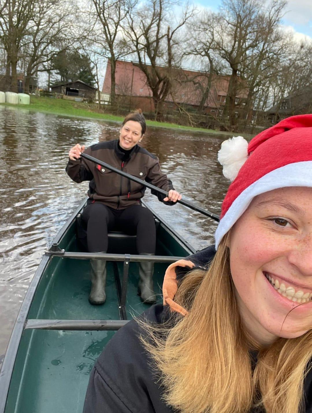 Mit dem Boot zum Nachbarn Mit dem Boot zum Nachbarn