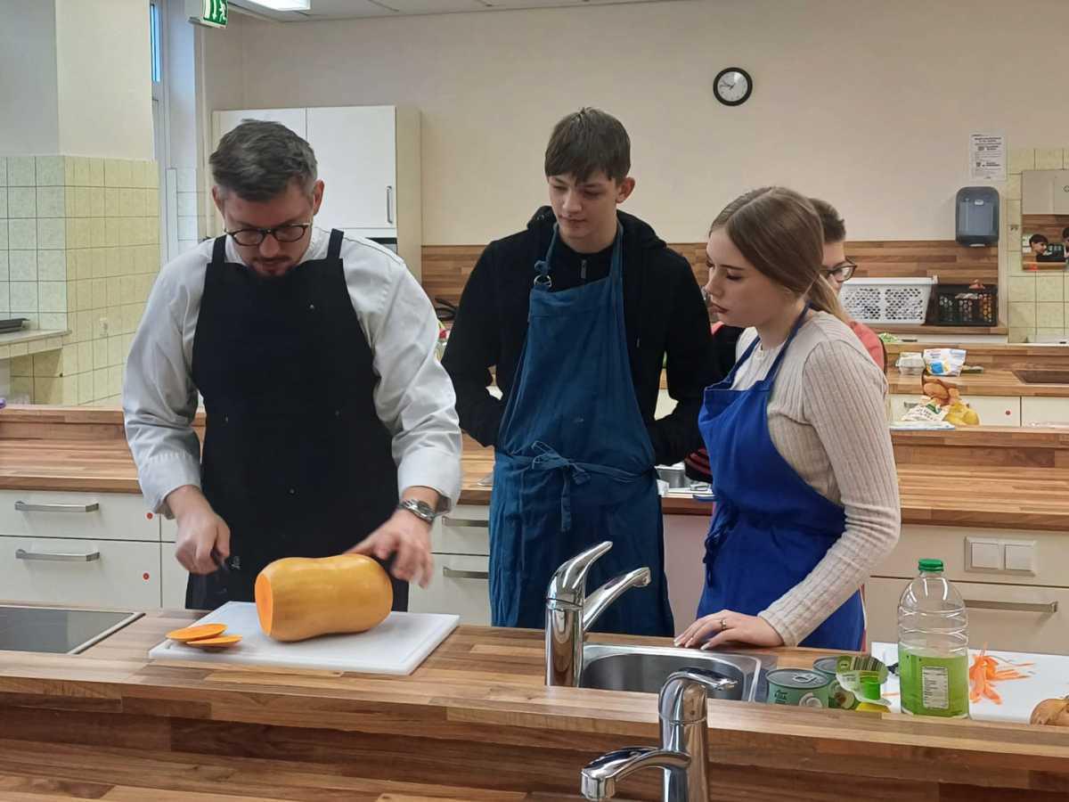 Projekt „Kochen macht Schule“ der Harener Martinus-Oberschule Projekt „Kochen macht Schule“ der Harener Martinus-Oberschule
