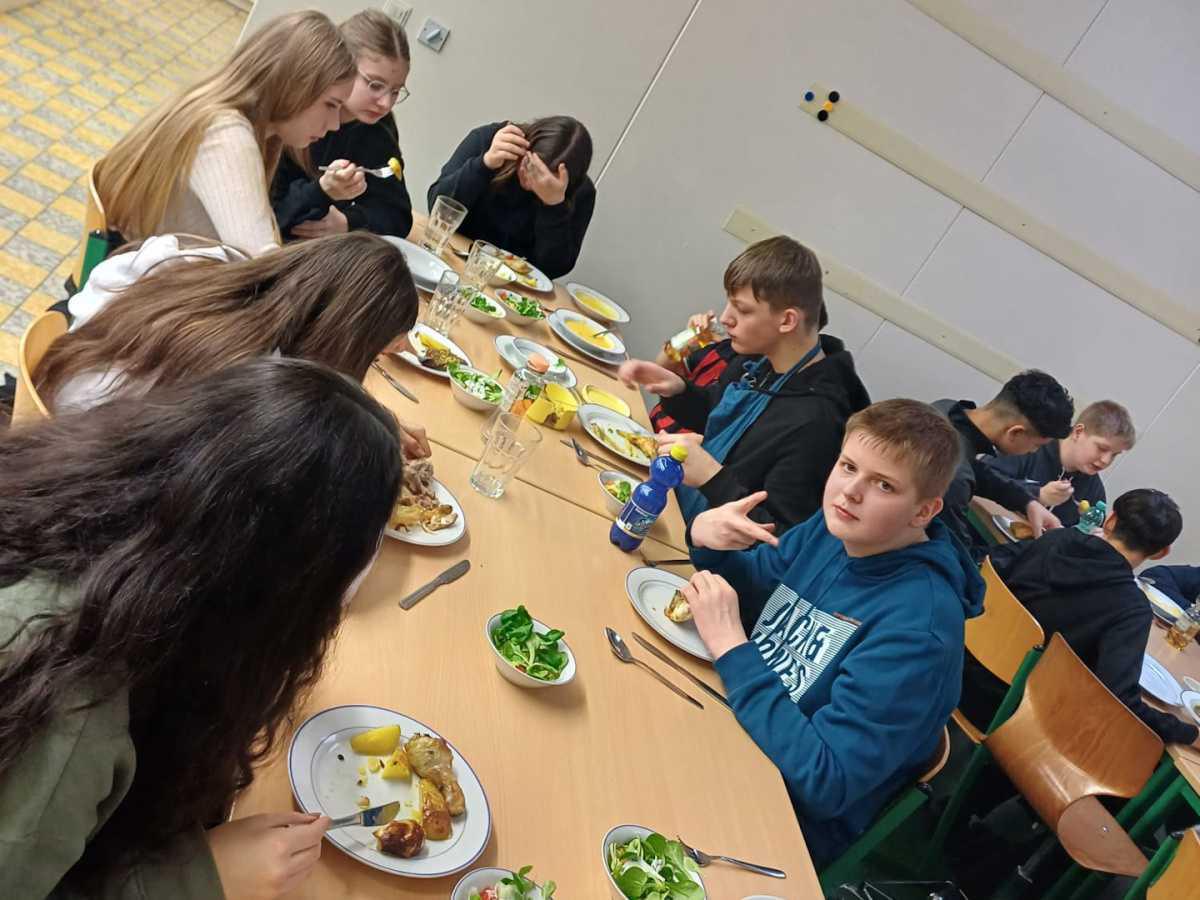 Projekt „Kochen macht Schule“ der Harener Martinus-Oberschule Projekt „Kochen macht Schule“ der Harener Martinus-Oberschule