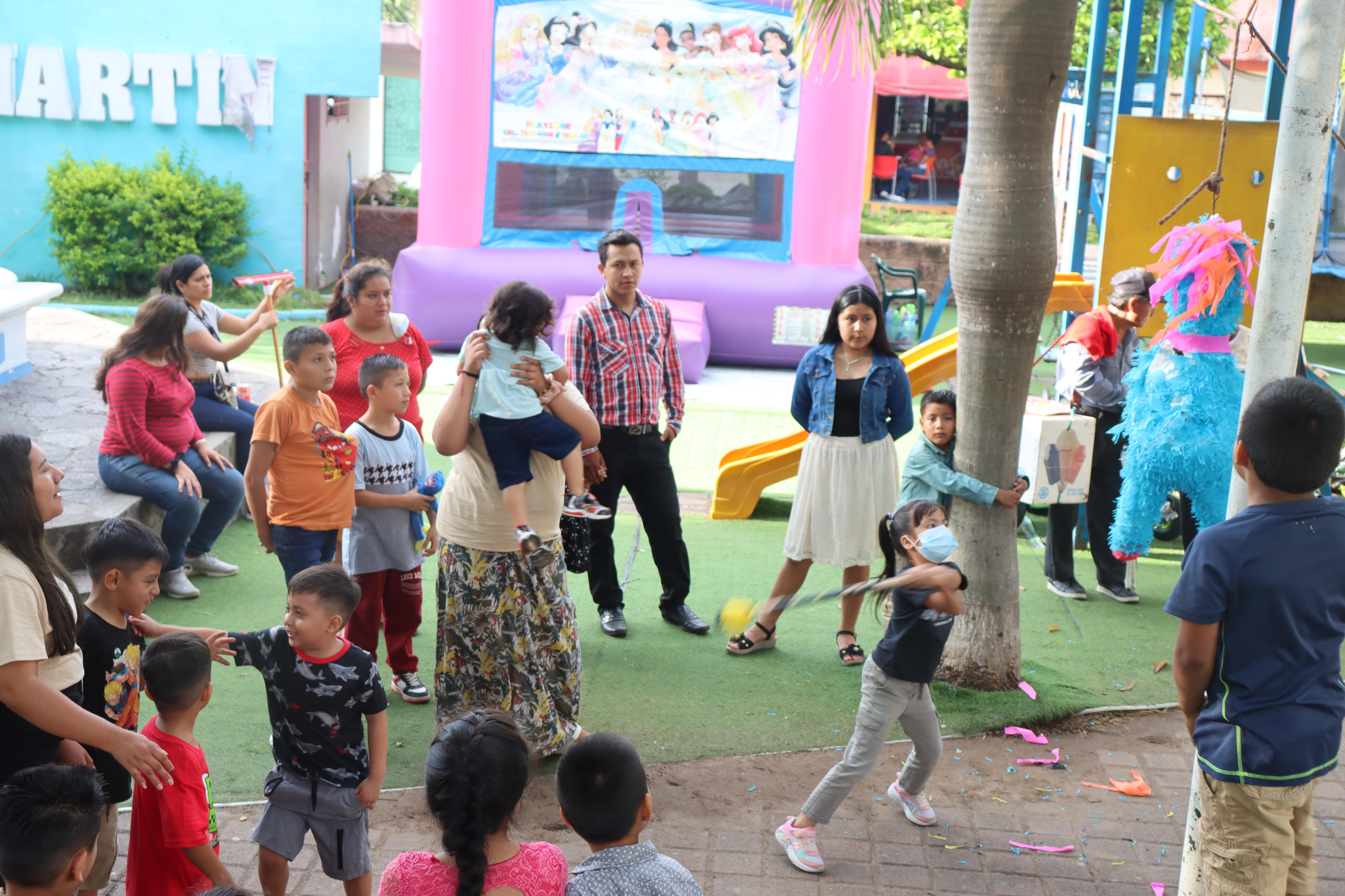 Piñatas para los niños El Salvador 2025