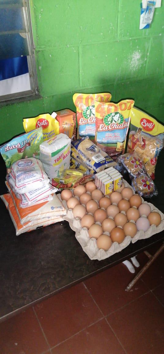 Dispensa de alimentos para familias de El Salvador 