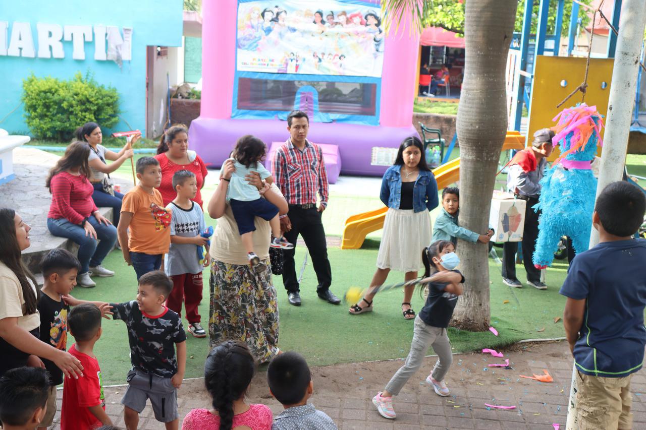 Piñatas para los niños El Salvador 2025