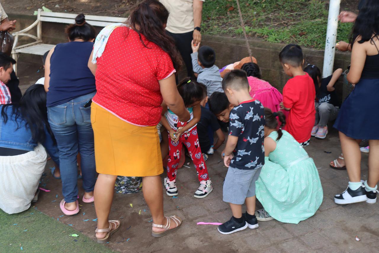 Piñatas para los niños El Salvador 2025
