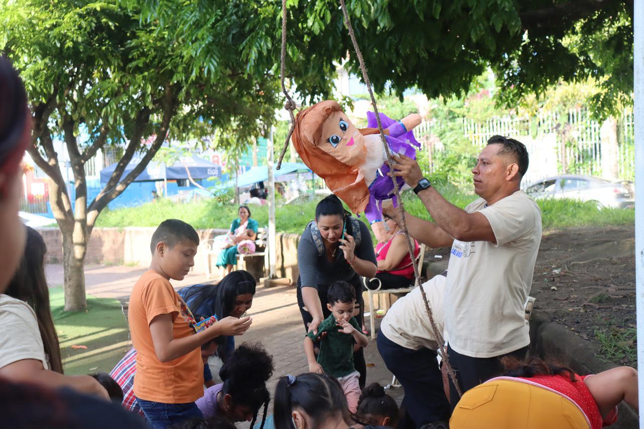 Piñatas para los niños El Salvador 2025