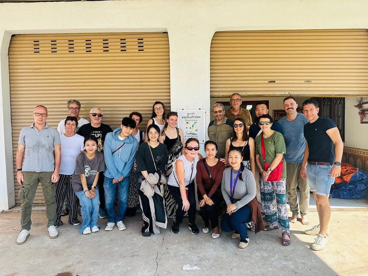 Sourires d'Enfants et OLSF au Laos Sourires d'Enfants et OLSF au Laos