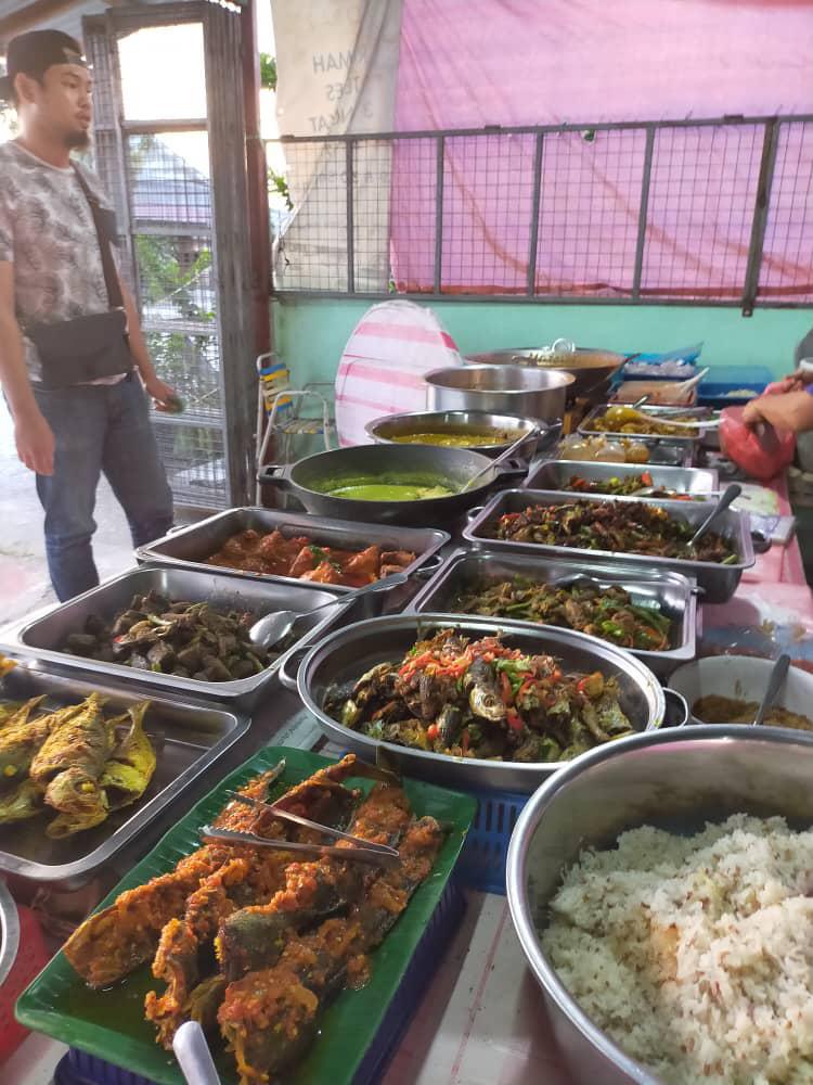 Nasi Berlauk Kak Na
