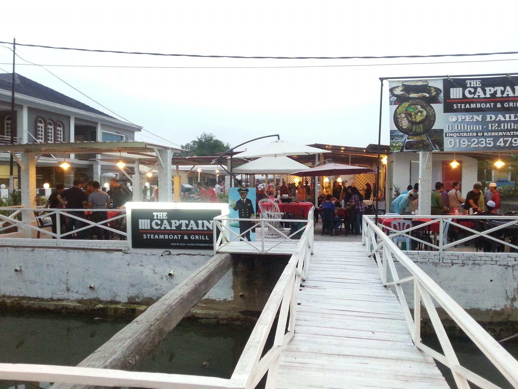 The Captain Steamboat Grill