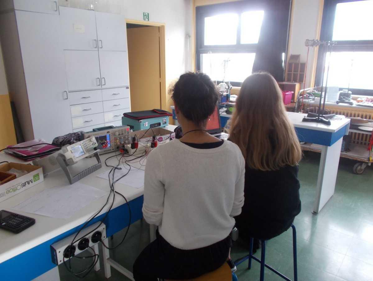 L’enseignement de spécialité physique chimie en première et terminale L’enseignement de spécialité physique chimie en première et terminale