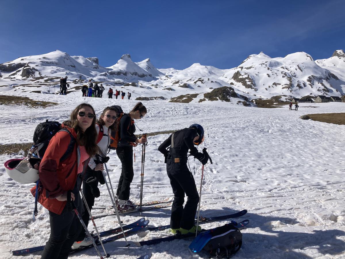 Sortie AS "Les Coquelicots" - Initiation au ski de randonnée à Aneu Sortie AS "Les Coquelicots" - Initiation au ski de randonnée à Aneu