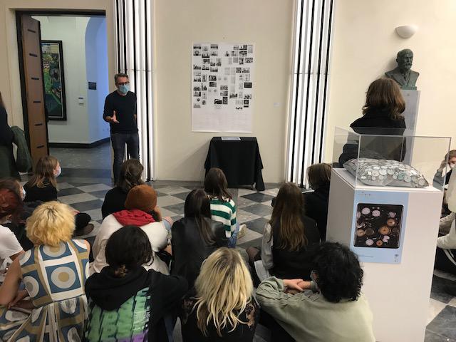 "La Clé Duchamp" ou quand le lycée devient un lieu d'exposition d'oeuvres d'art contemporain "La Clé Duchamp" ou quand le lycée devient un lieu d'exposition d'oeuvres d'art contemporain