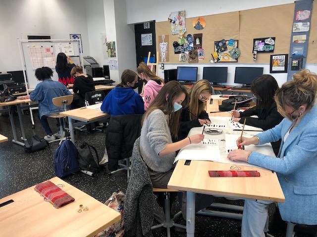 La calligraphie chinoise en arts plastiques avec l'Institut Confucius de Pau Pyrénées La calligraphie chinoise en arts plastiques avec l'Institut Confucius de Pau Pyrénées