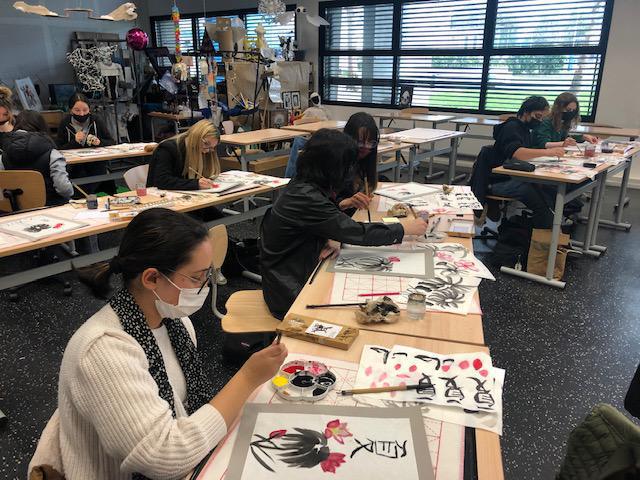 La calligraphie chinoise en arts plastiques avec l'Institut Confucius de Pau Pyrénées La calligraphie chinoise en arts plastiques avec l'Institut Confucius de Pau Pyrénées