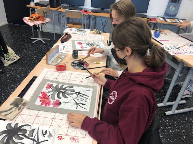 La calligraphie chinoise en arts plastiques avec l'Institut Confucius de Pau Pyrénées La calligraphie chinoise en arts plastiques avec l'Institut Confucius de Pau Pyrénées