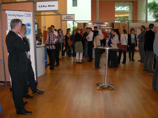 Des élèves et étudiants du Lycée Barthou dans l'univers de la spectrométrie atomique Des élèves et étudiants du Lycée Barthou dans l'univers de la spectrométrie atomique