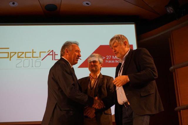 Des élèves et étudiants du Lycée Barthou dans l'univers de la spectrométrie atomique Des élèves et étudiants du Lycée Barthou dans l'univers de la spectrométrie atomique