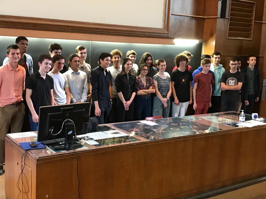 Olympiades Internationales de Physique (IPhO) - Un stage d'une semaine à l'Ecole Normale Supérieure pour un lycéen engagé dans notre préparation  Olympiades Internationales de Physique (IPhO) - Un stage d'une semaine à l'Ecole Normale Supérieure pour un lycéen engagé dans notre préparation