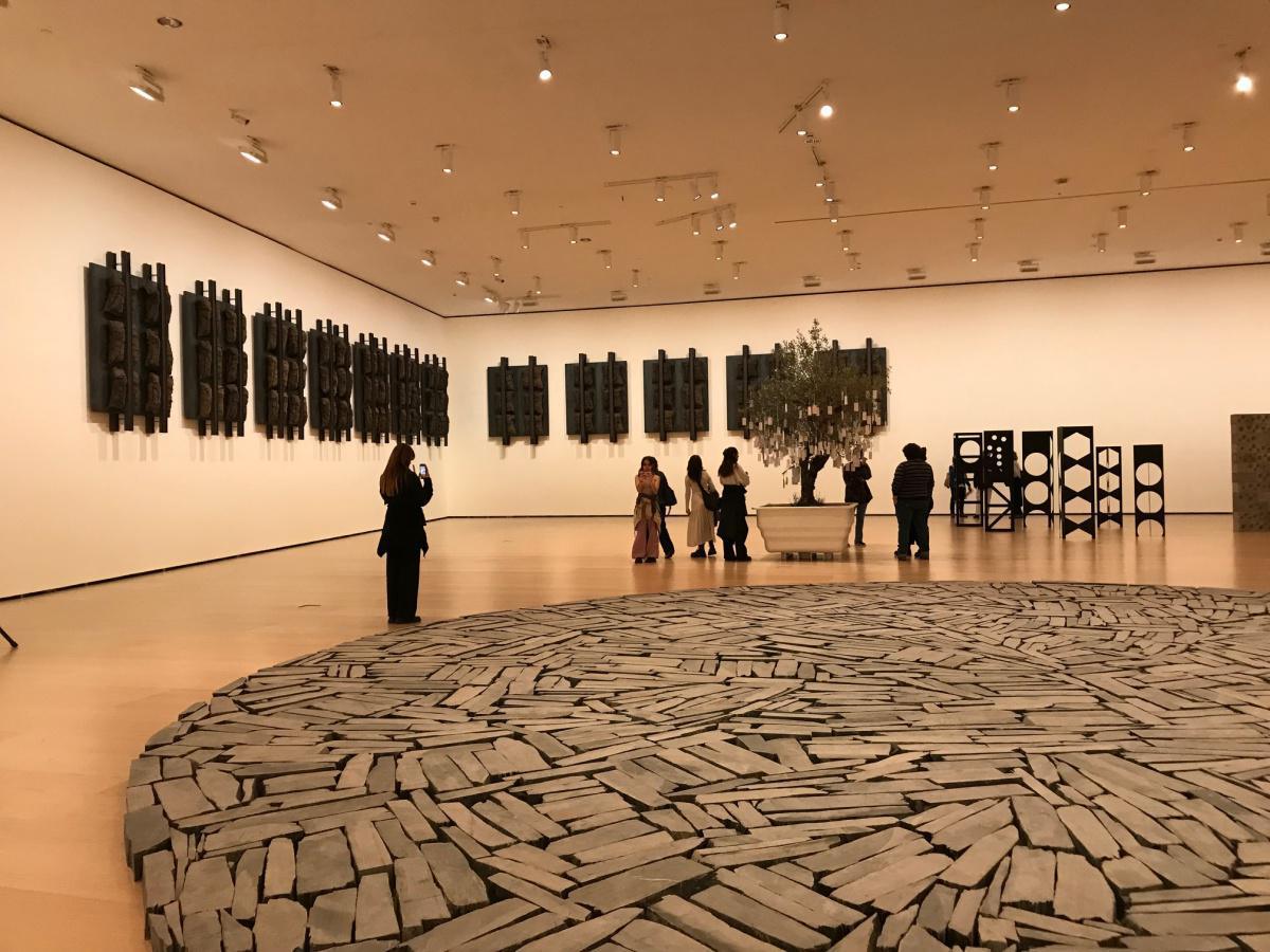 Les élèves de la spécialité Arts Plastiques à Bilbao, au Musée Guggenheim Les élèves de la spécialité Arts Plastiques à Bilbao, au Musée Guggenheim