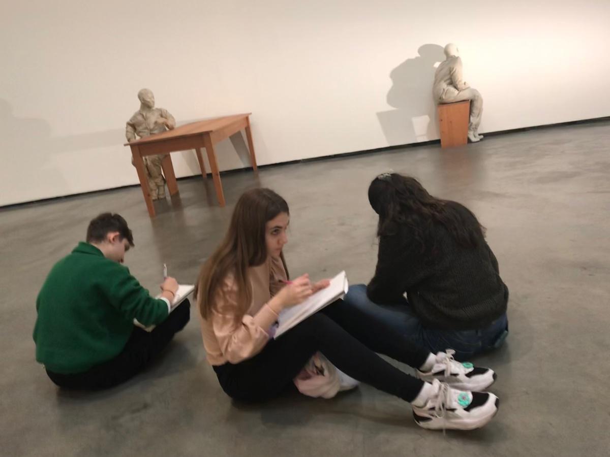 Les élèves de la spécialité Arts Plastiques à Bilbao, au Musée Guggenheim Les élèves de la spécialité Arts Plastiques à Bilbao, au Musée Guggenheim