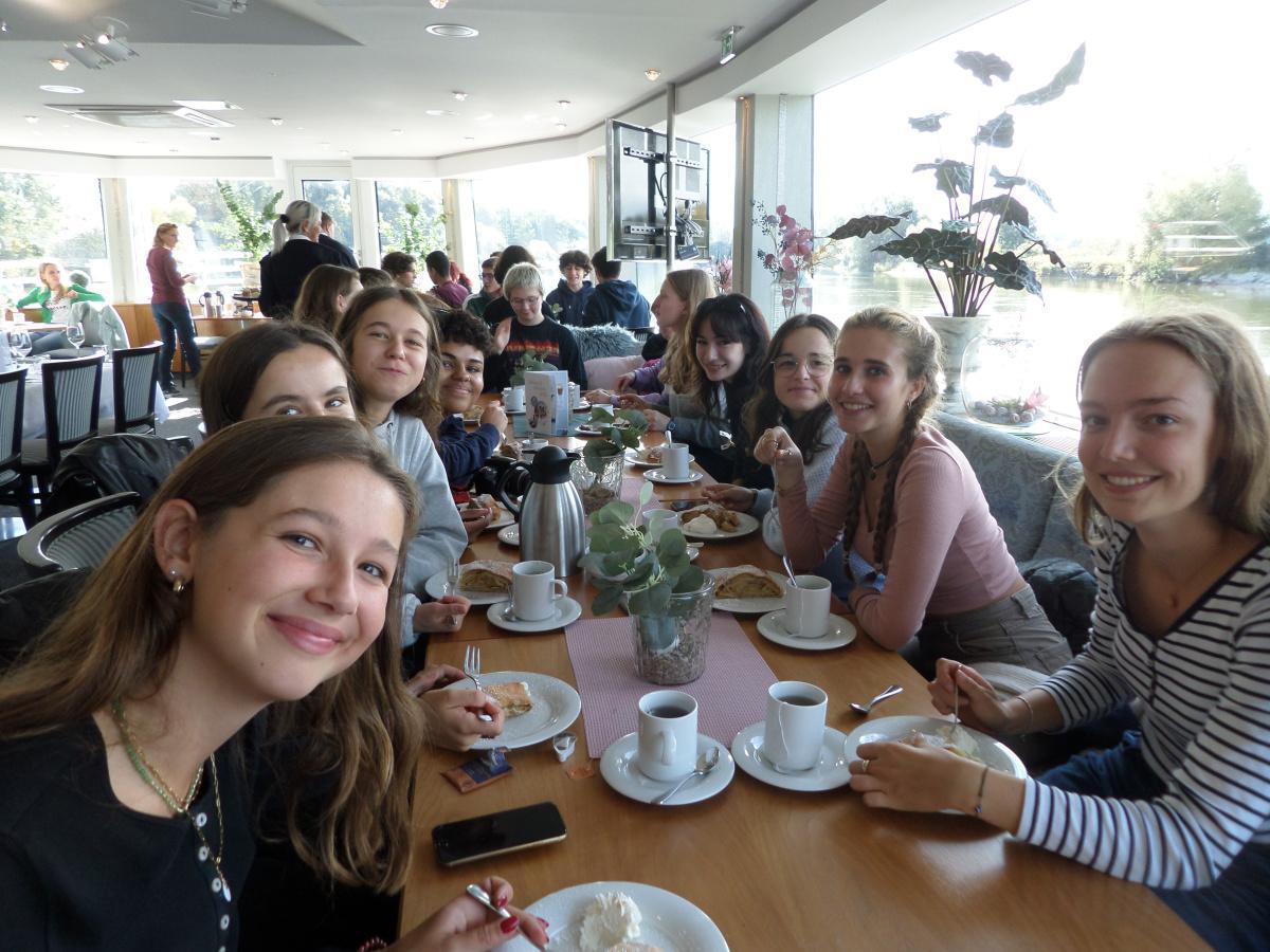 DEUTSCH-FRANZÖSISCHER AUSTAUSCH PAU-BURGLENGENFELD ECHANGE FRANCO-ALLEMAND PAU-BURGLENGENFELD DEUTSCH-FRANZÖSISCHER AUSTAUSCH PAU-BURGLENGENFELD ECHANGE FRANCO-ALLEMAND PAU-BURGLENGENFELD