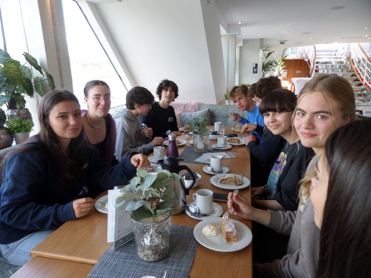 DEUTSCH-FRANZÖSISCHER AUSTAUSCH PAU-BURGLENGENFELD ECHANGE FRANCO-ALLEMAND PAU-BURGLENGENFELD DEUTSCH-FRANZÖSISCHER AUSTAUSCH PAU-BURGLENGENFELD ECHANGE FRANCO-ALLEMAND PAU-BURGLENGENFELD