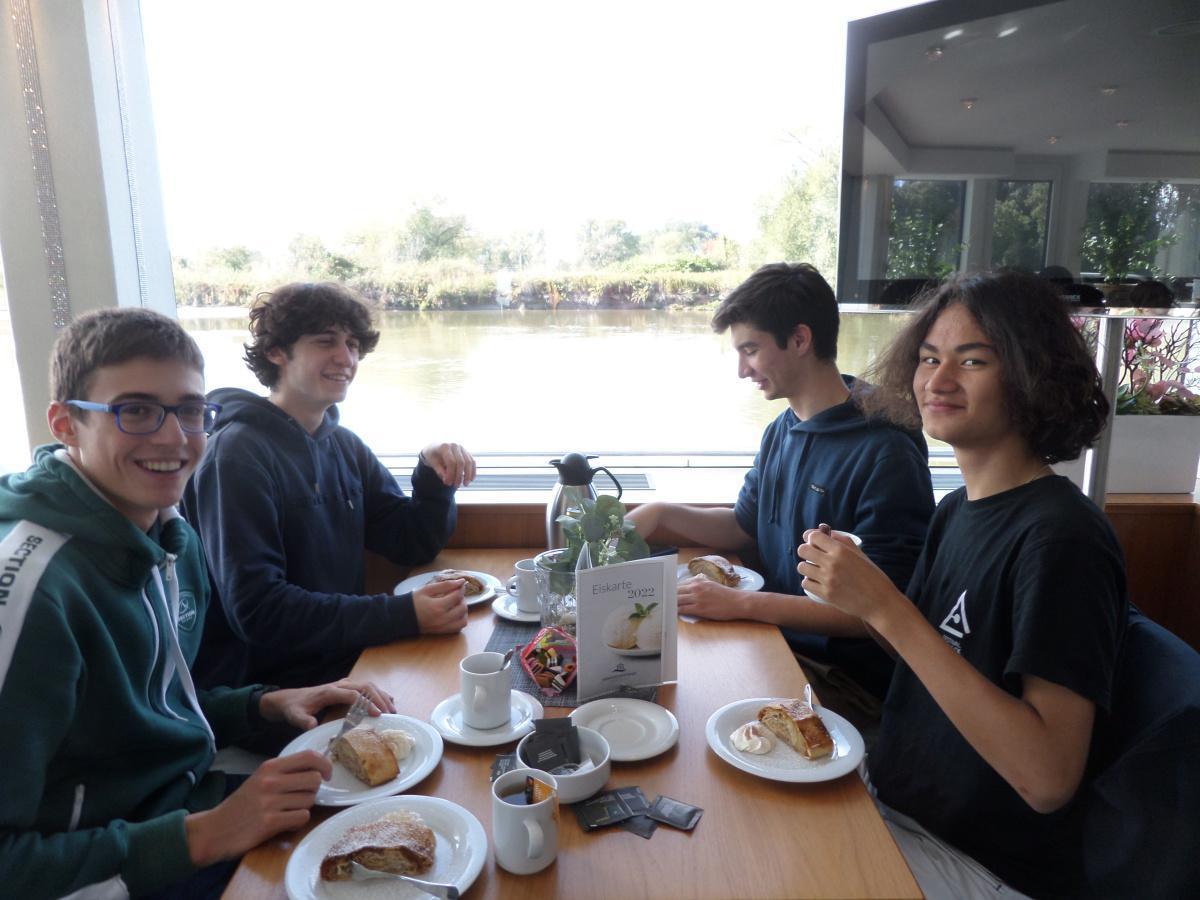 DEUTSCH-FRANZÖSISCHER AUSTAUSCH PAU-BURGLENGENFELD ECHANGE FRANCO-ALLEMAND PAU-BURGLENGENFELD DEUTSCH-FRANZÖSISCHER AUSTAUSCH PAU-BURGLENGENFELD ECHANGE FRANCO-ALLEMAND PAU-BURGLENGENFELD