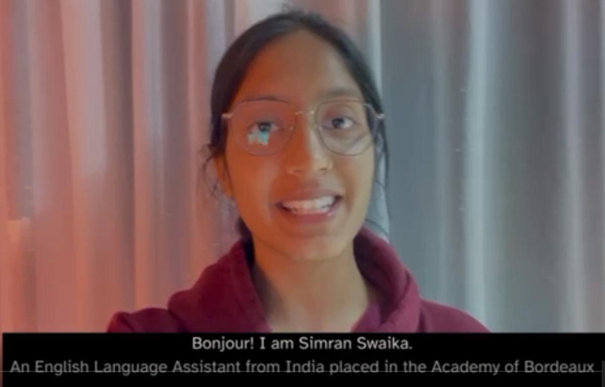 Simran Swaika, assistante d'anglais, remporte le 1er prix du concours académique Simran Swaika, assistante d'anglais, remporte le 1er prix du concours académique
