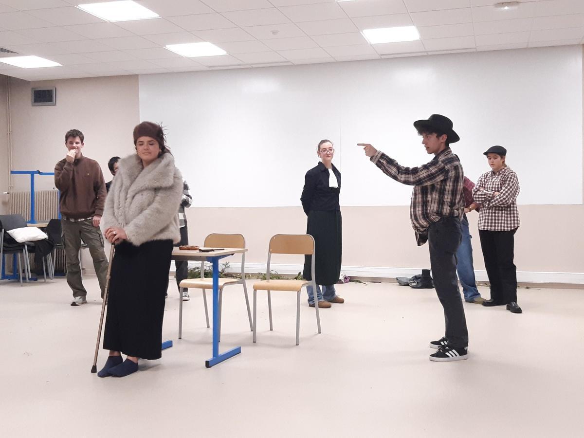 Théâtre Abibac 2024/25 Théâtre Abibac 2024/25