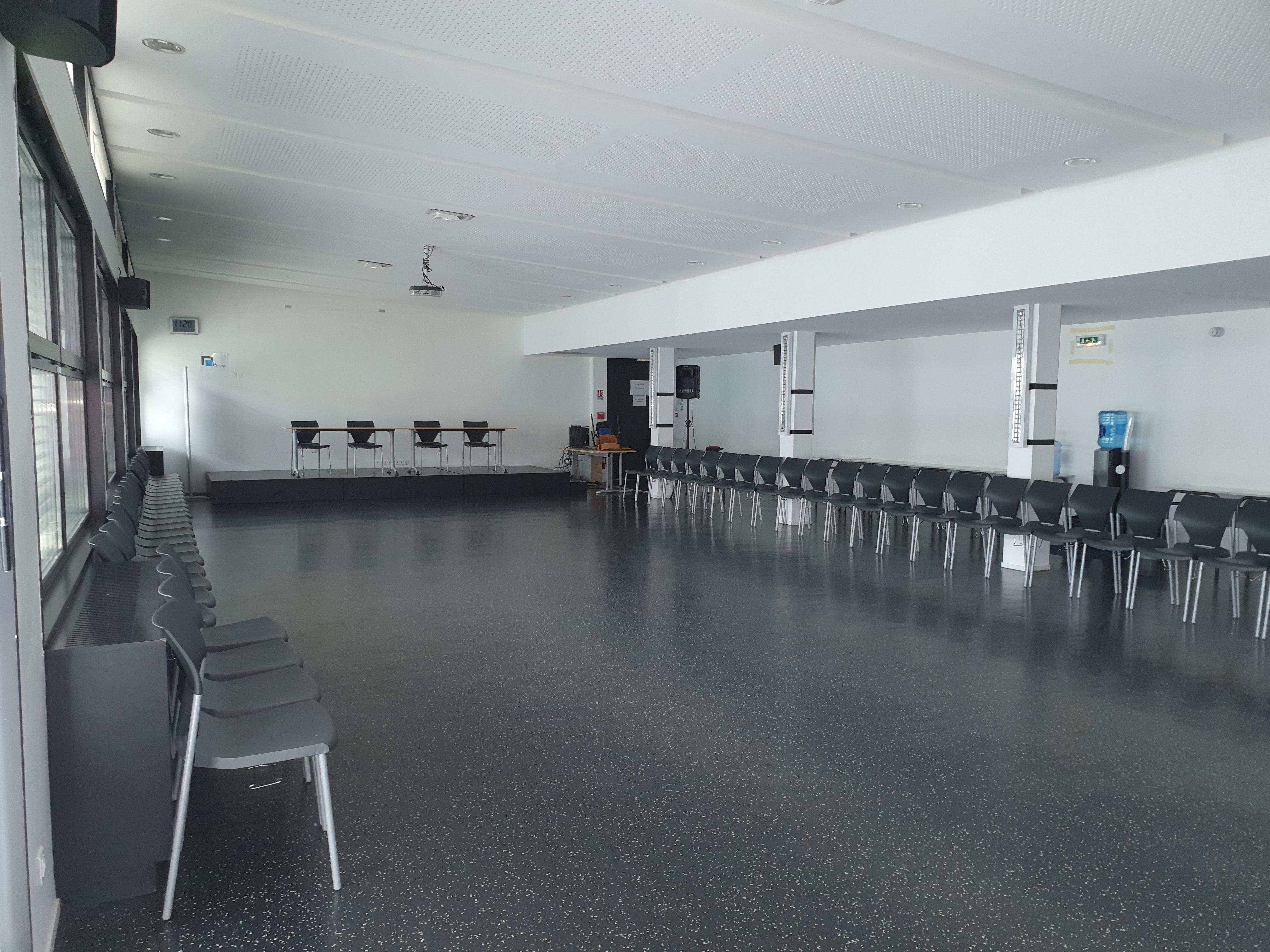 Salle polyvalente intérieure